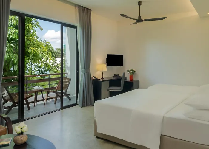 Eightfold Urban Resort 5*
